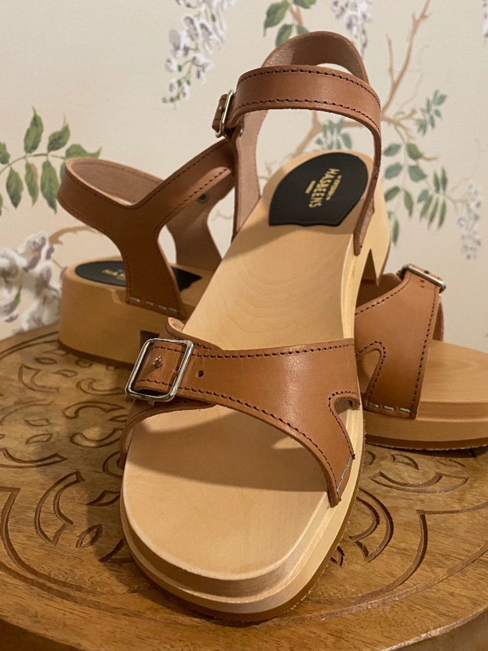 NWT Swedish Hasbeens Clogs